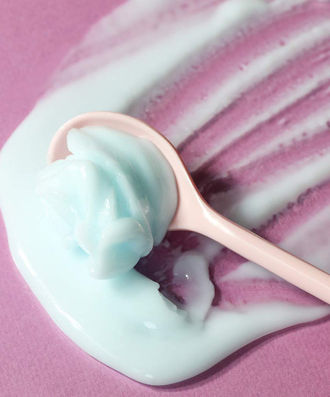 ELIZAVECCA Moisture Hyaluronic Acid Memory Cream 100g texture with spoon on pink background