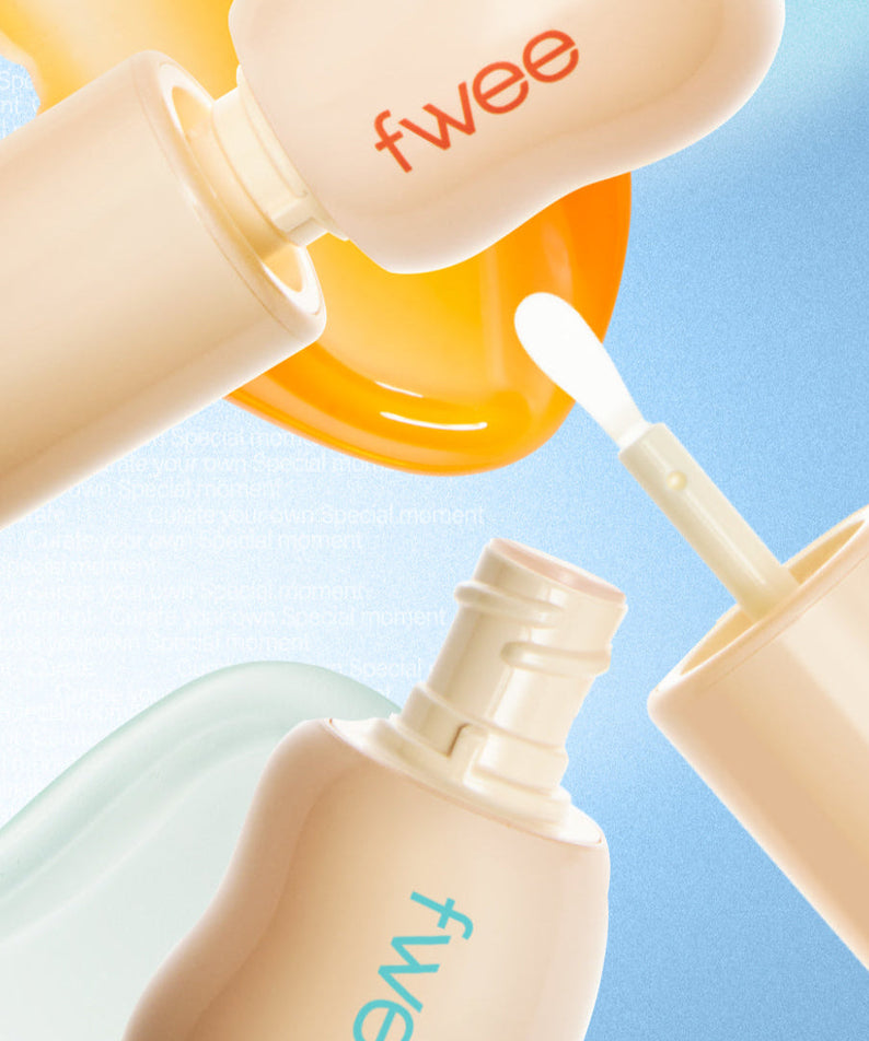 FWEE 3D Changing Gloss with open applicators and colorful gloss swatches on a blue background.