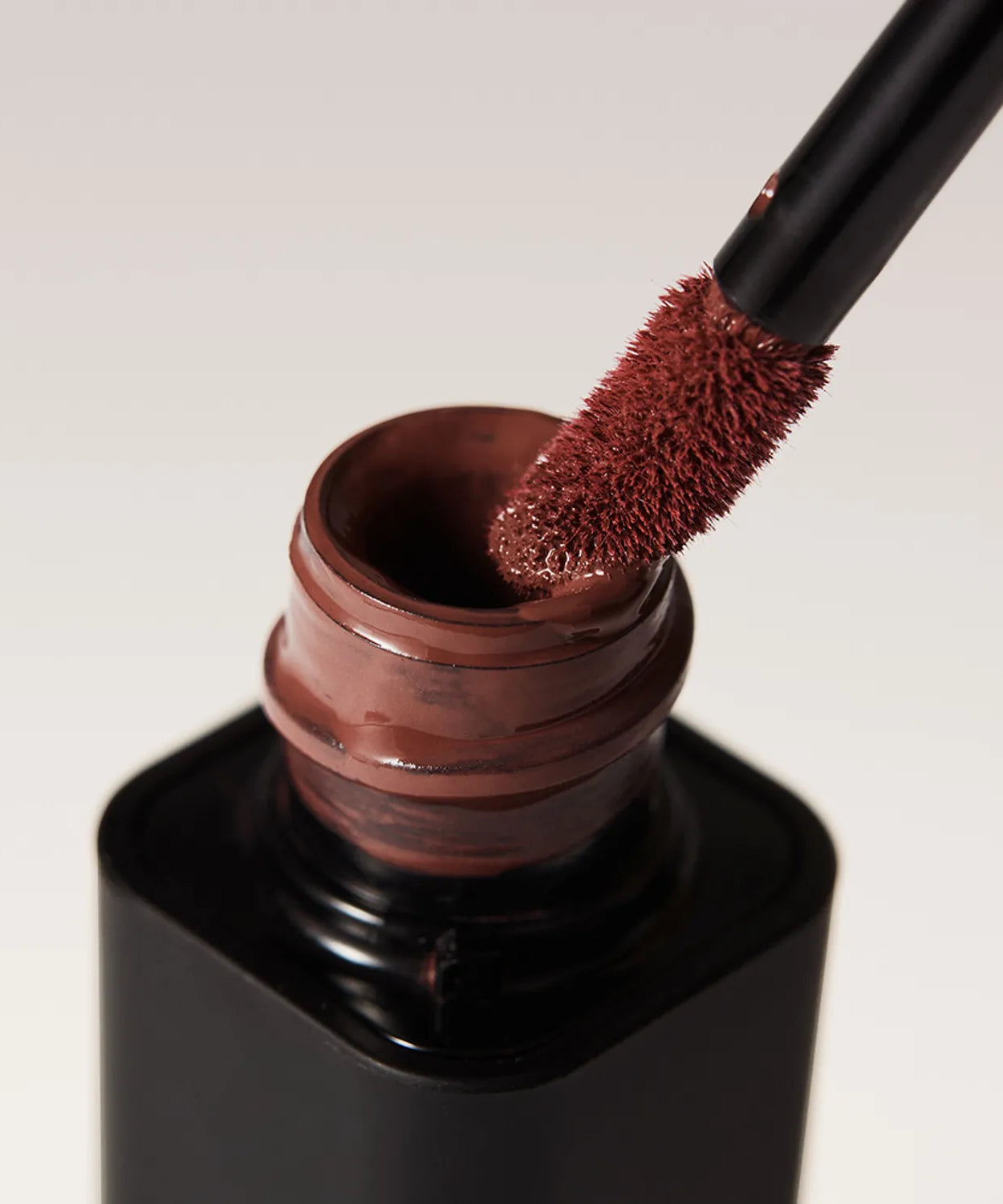 JAVIN DE SEOUL Wink Lip Shade Primer with applicator brush close-up