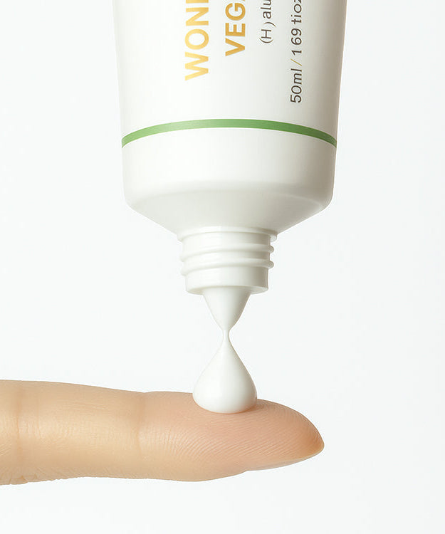 HERBLOOM Wonder Glow Kombucha Vegan Tone Up Cream 50ml dispensed on fingertip