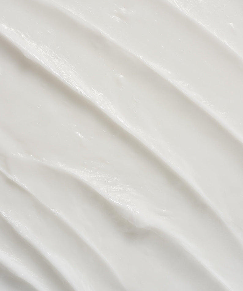 Texture close-up of LADOR Hydro LPP Protein Treatment 530ml cream, highlighting its smooth and creamy consistency for hair care.