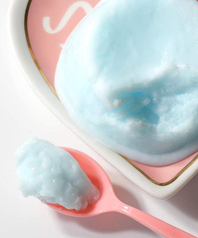 ELIZAVECCA Moisture Hyaluronic Acid Memory Cream 100g in a decorative dish with a pink spoon