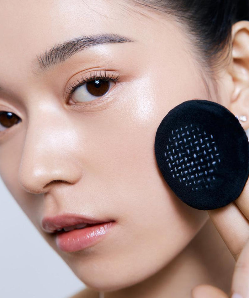 Woman applying LANEIGE Neo Tone Up Finish Powder 7g for a flawless complexion