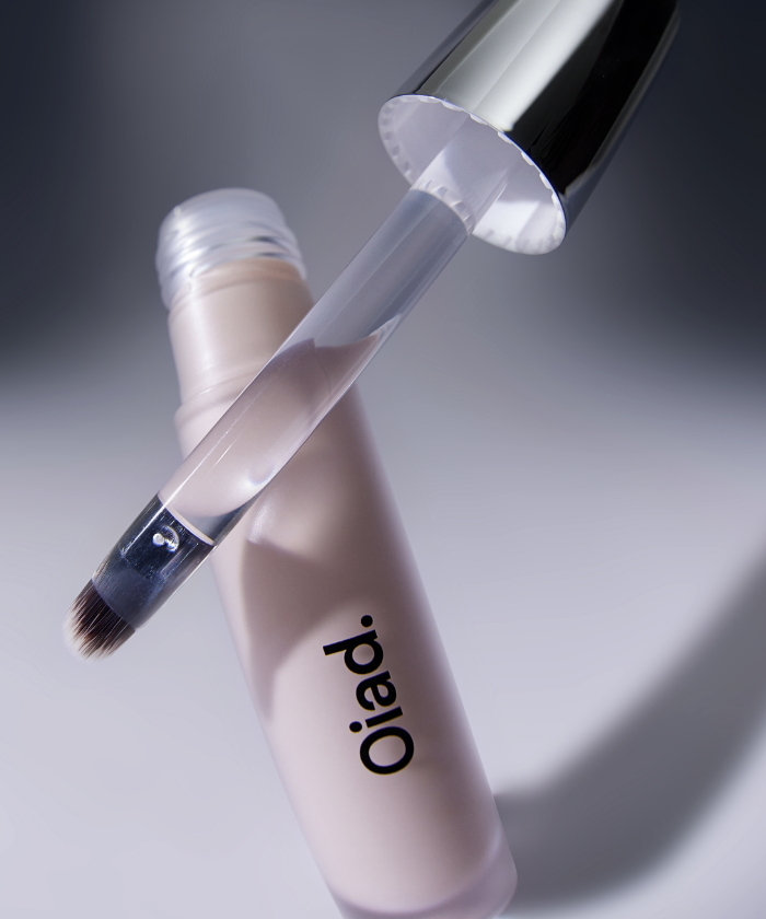 OIAD Cover Perfecting Mirror Brushed Concealer with brush applicator, premium concealer for flawless finish