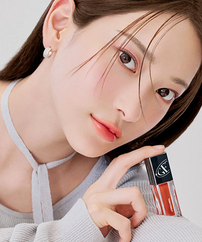 Model holding TONY MOLY Get It Tint Colorful Water lip tint